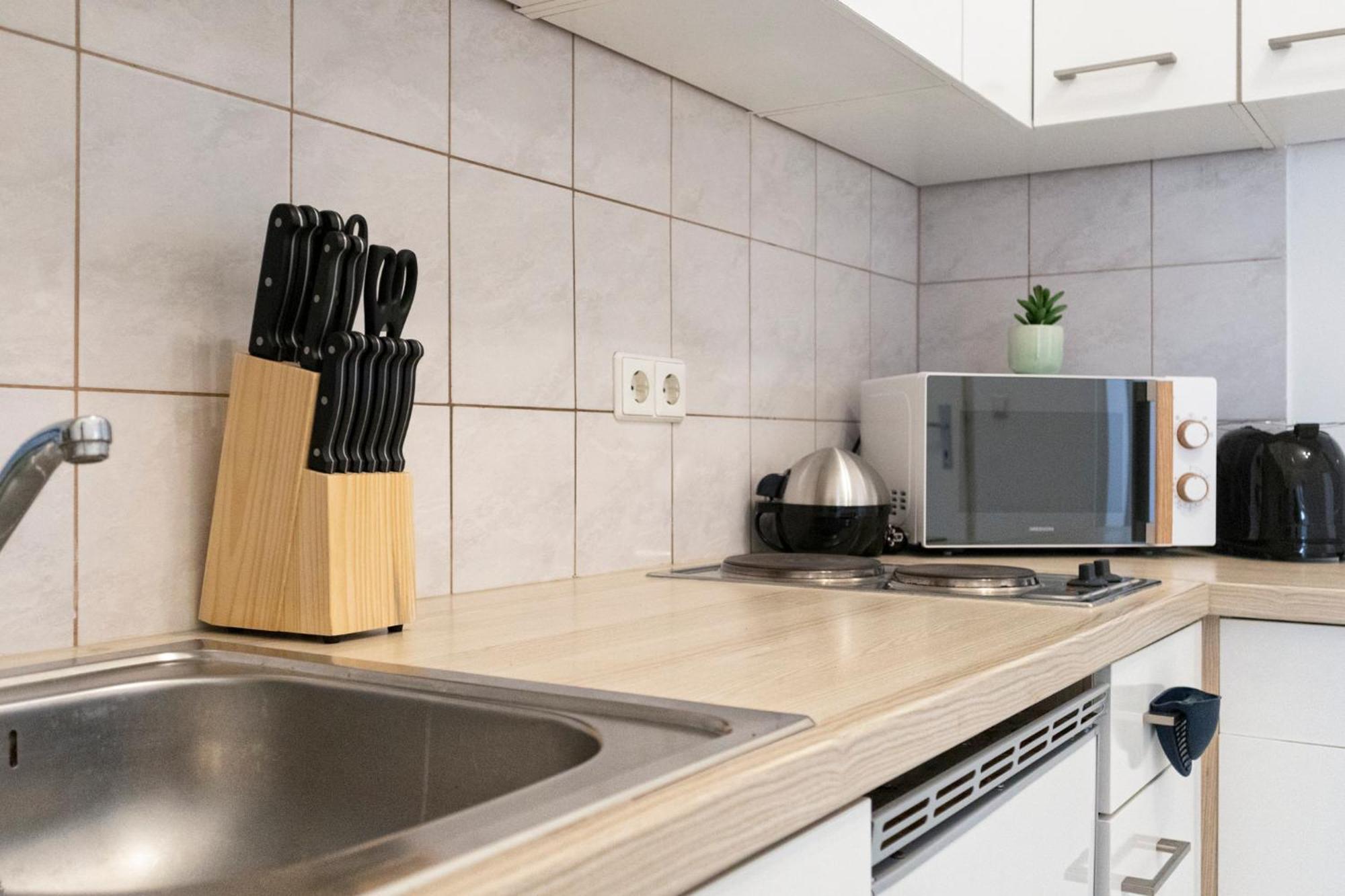 וינה Prime Location & Peaceful Shared 2 Bedroom Apt With Backyard מראה חיצוני תמונה